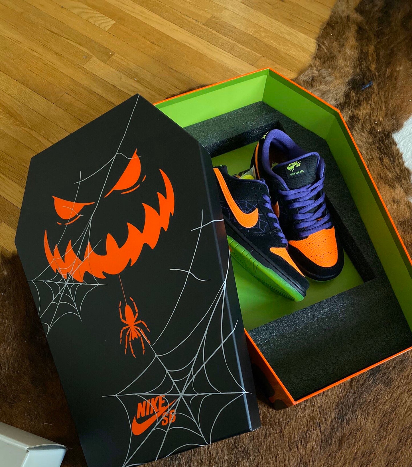 Nike SB Dunk Low Night Of Mischief Halloween Special Box